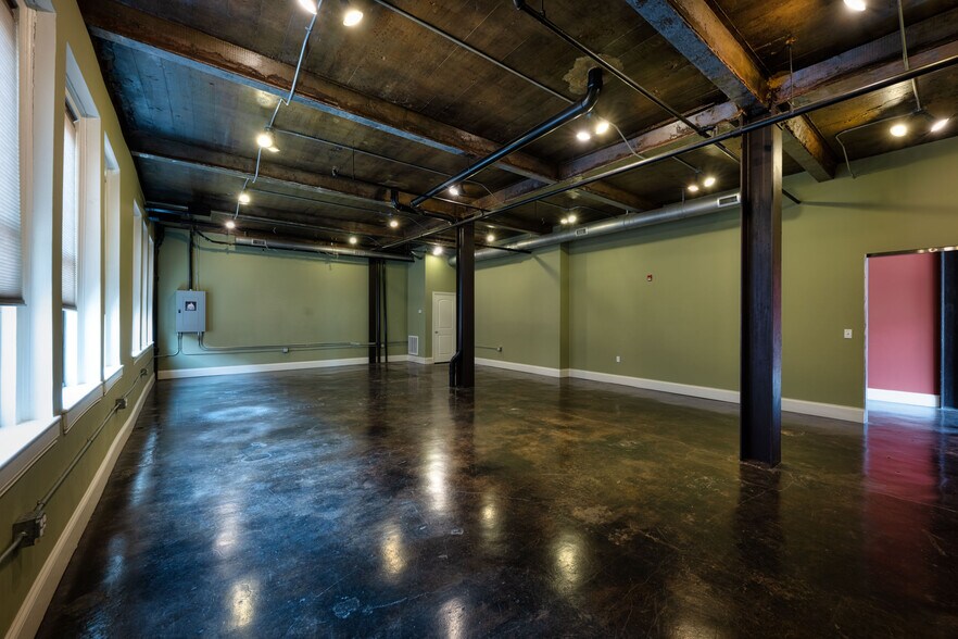 More Photos Of 255 Broad St., Kingsport General Retail For Sale