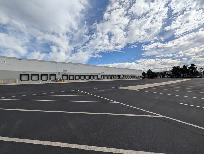 More Photos Of 1898 Marigold Ave, Redlands Warehouse For Lease