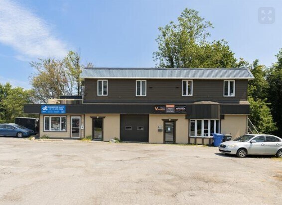 Primary Photo Of 413 Av Saint-Charles, Vaudreuil-dorion General Retail For Sale