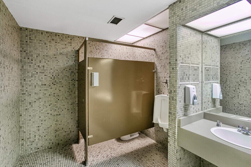 More Photos Of 2 Lisgar St, Sudbury Office For Sale