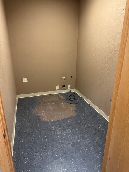 More Photos Of 668 Maratech Ave, Marathon City Unknown For Lease