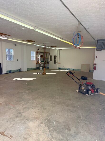 More Photos Of 45146 Andover Estates Rd, Valley Lee Warehouse For Lease