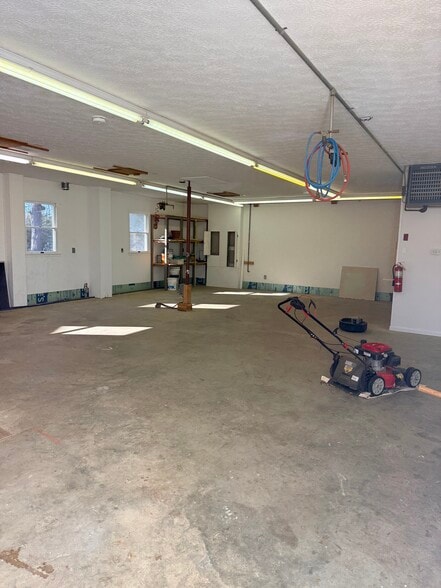 More Photos Of 45146 Andover Estates Rd, Valley Lee Warehouse For Lease