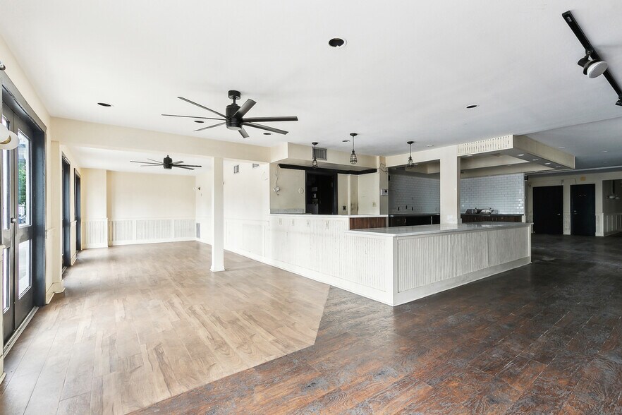 More Photos Of 7624 Maple St, New Orleans Storefront For Lease