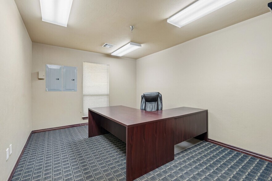 More Photos Of 2933 S Bryant Ave, Edmond Office For Sale
