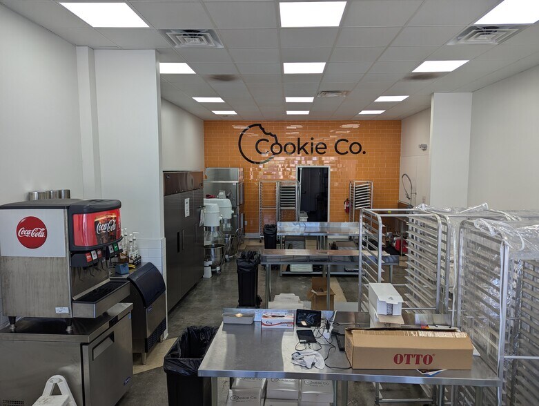 More Photos Of 13123 State Line Rd, Kansas City General Retail For Lease