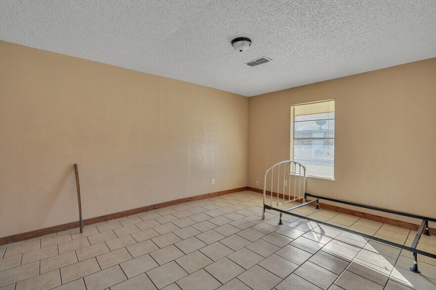More Photos Of 604 N 3rd St, Haskell Multifamily For Sale