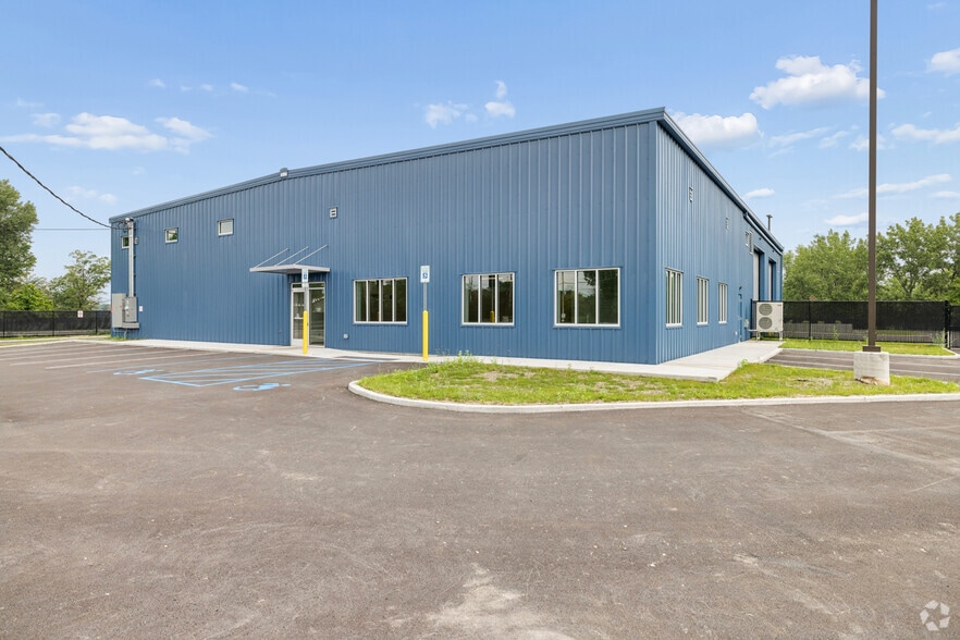 More Photos Of 2577 Forest Ave, Staten Island Truck Terminal For Lease