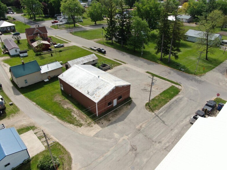 More Photos Of 120 W Charles St, Readstown Warehouse For Sale