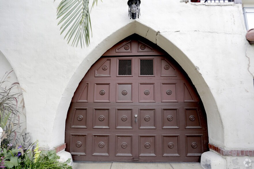 More Photos Of 1939 N Kenmore Ave, Los Angeles Apartments For Sale
