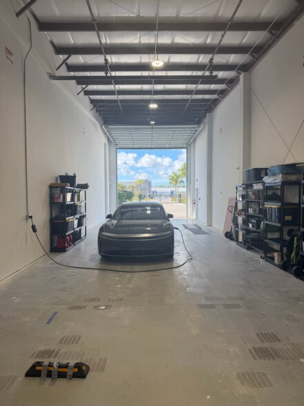 More Photos Of 16711 Cave Cove, Fort Myers Self Storage For Sale