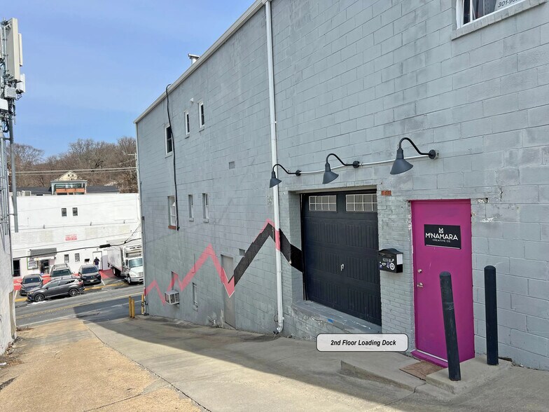 More Photos Of 4216 Howard Ave, Kensington Showroom For Lease