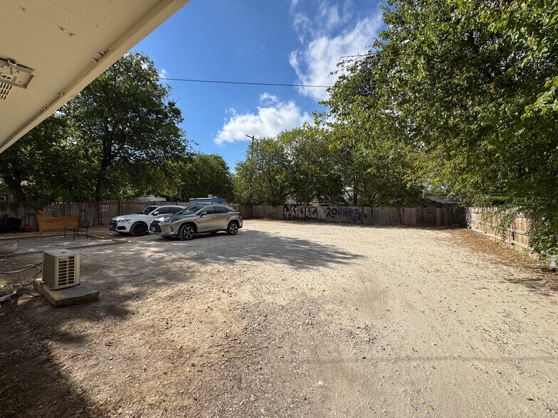 More Photos Of 2303 W Parmer Ln, Austin Freestanding For Sale