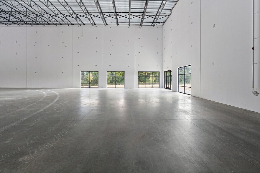 More Photos Of 100 Spontex Dr, Columbia Warehouse For Lease