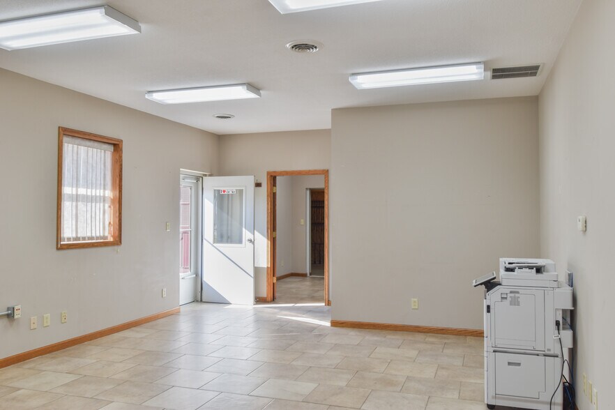 More Photos Of 1311 N Division St, Pontiac Warehouse For Lease