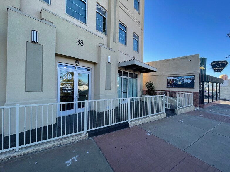 More Photos Of 38 Water St, Henderson Medical For Lease