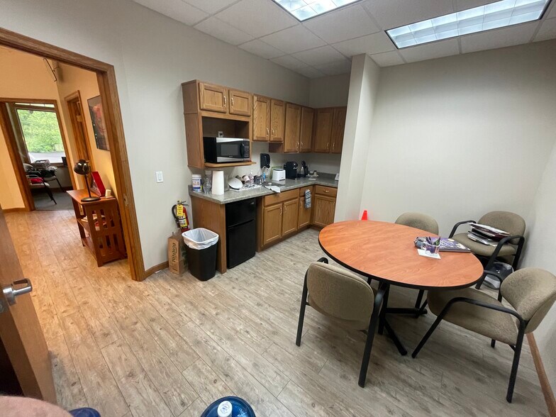 More Photos Of 4423 Golf Ter, Eau Claire Office For Lease