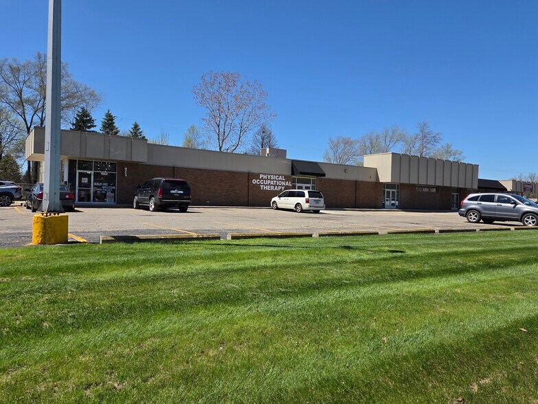 Primary Photo Of 3095 N Genesee Rd, Flint Freestanding For Lease