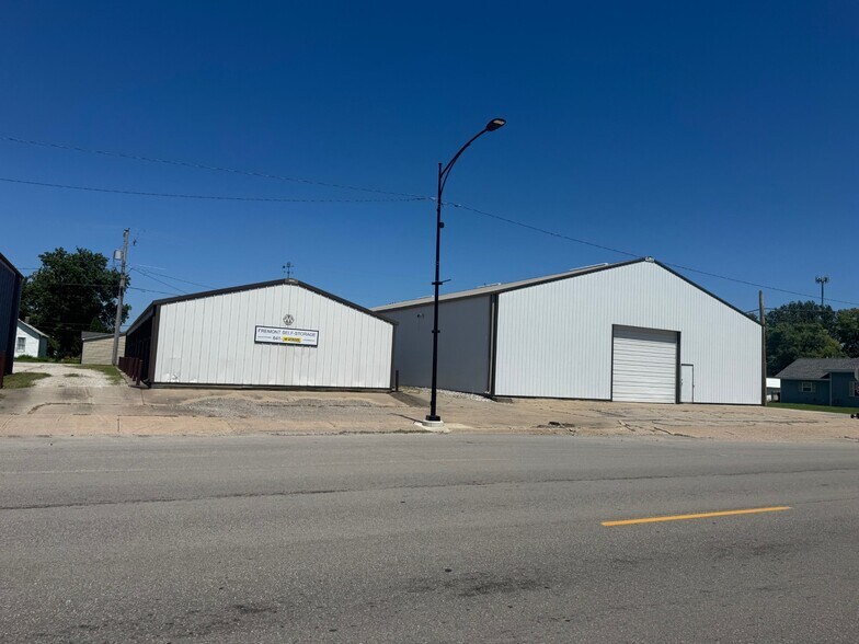 Primary Photo Of 138 Cumberland st, Fremont Specialty For Sale