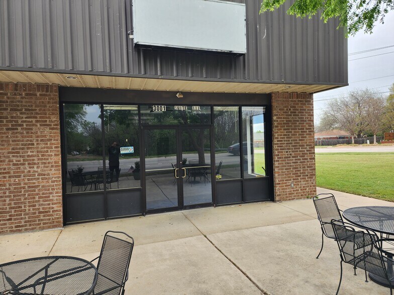 More Photos Of 3001 N Elm St, Denton Storefront For Lease