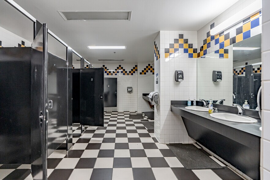 More Photos Of 250 Breighton Cir, Shelbyville Movie Theatre For Sale