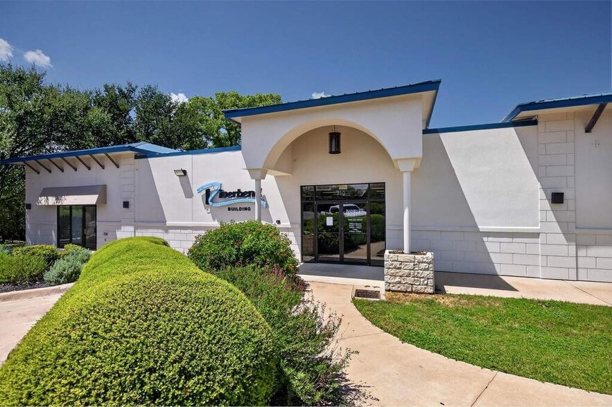 More Photos Of 710 1st St, Marble Falls Office For Sale