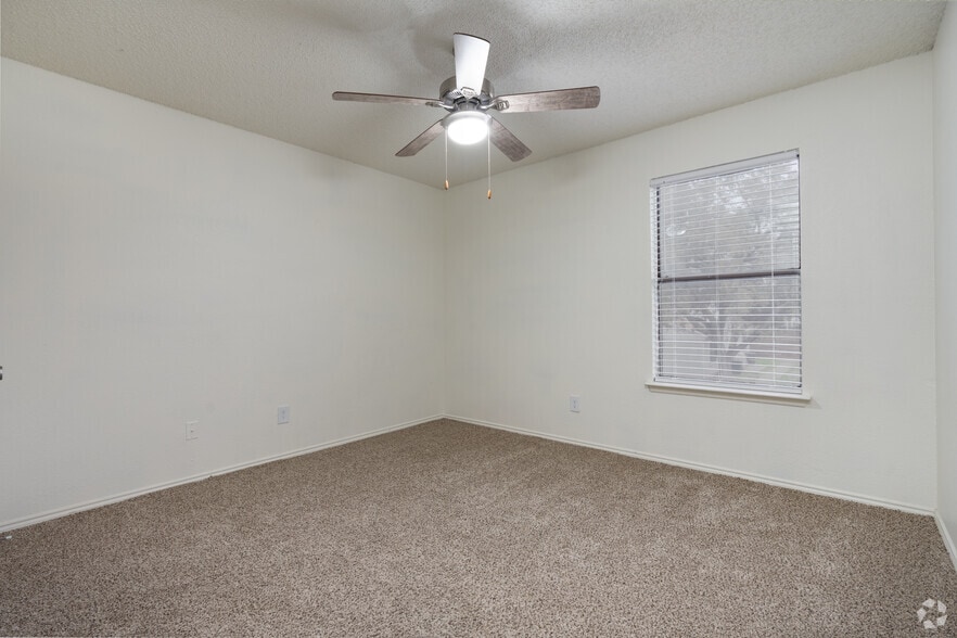 More Photos Of 121 S Hampton Rd, Crowley Apartments For Sale