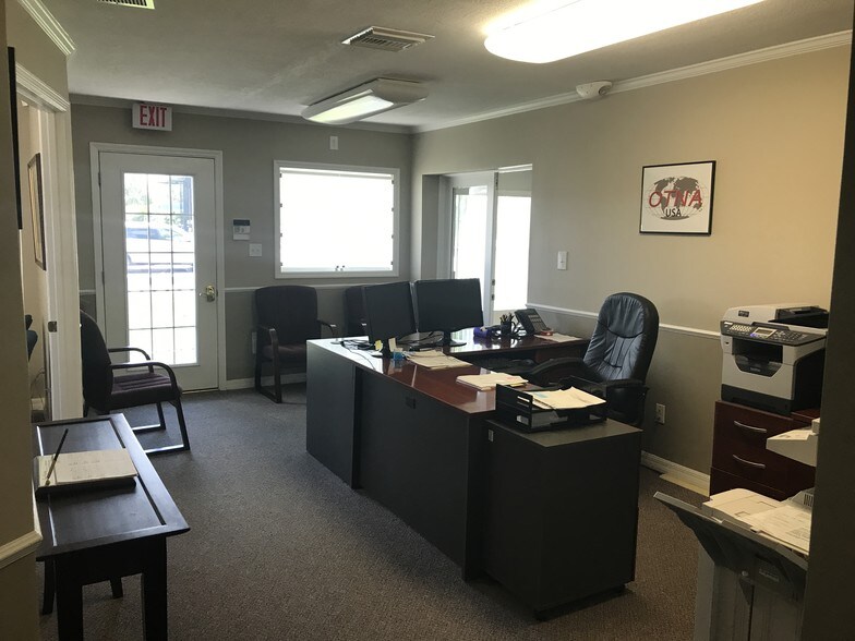 More Photos Of 1334 S Semoran Blvd, Orlando Office For Lease