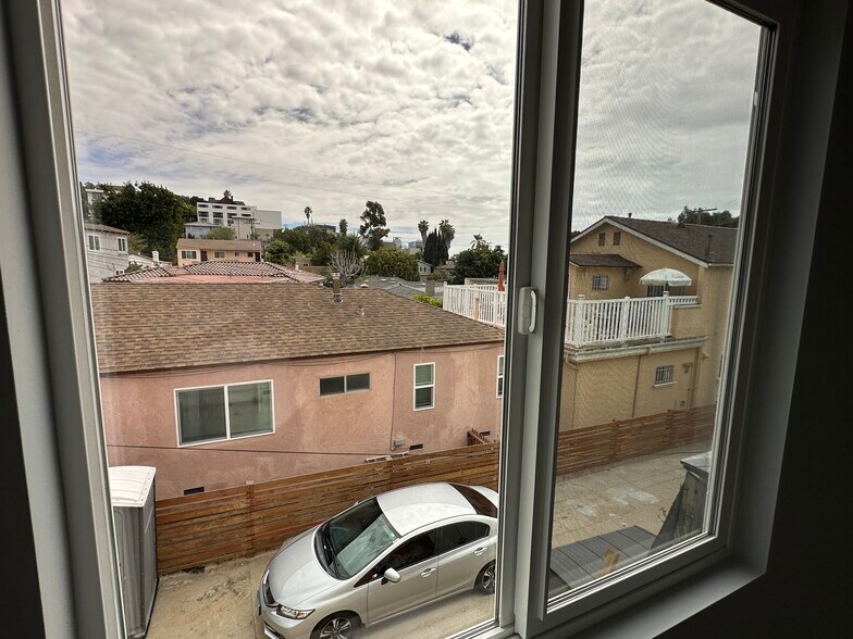 More Photos Of 2689 Reynard Way, San Diego Apartments For Sale