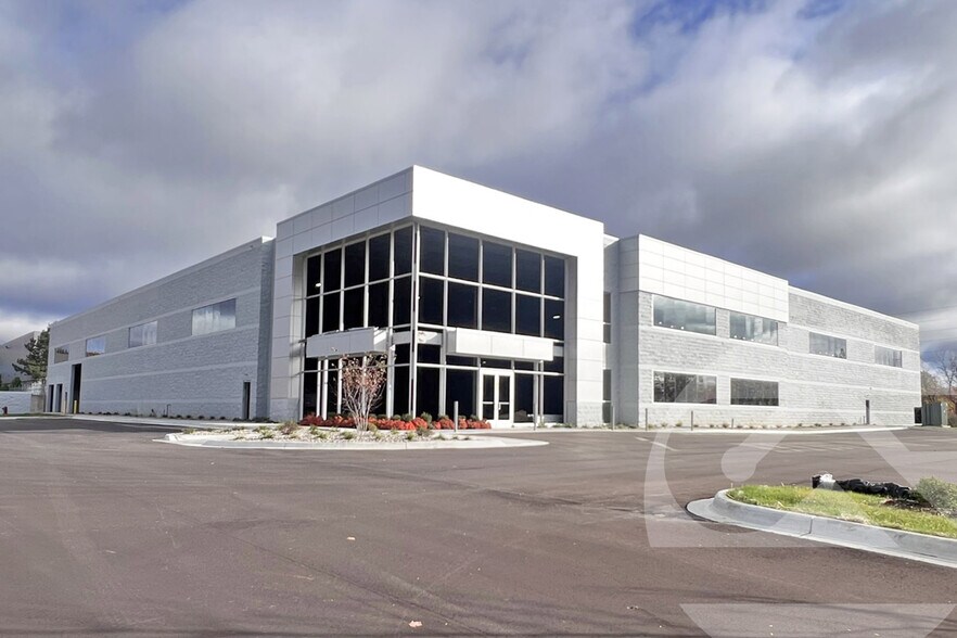 More Photos Of 1465 Pacific Dr, Auburn Hills Manufacturing For Lease