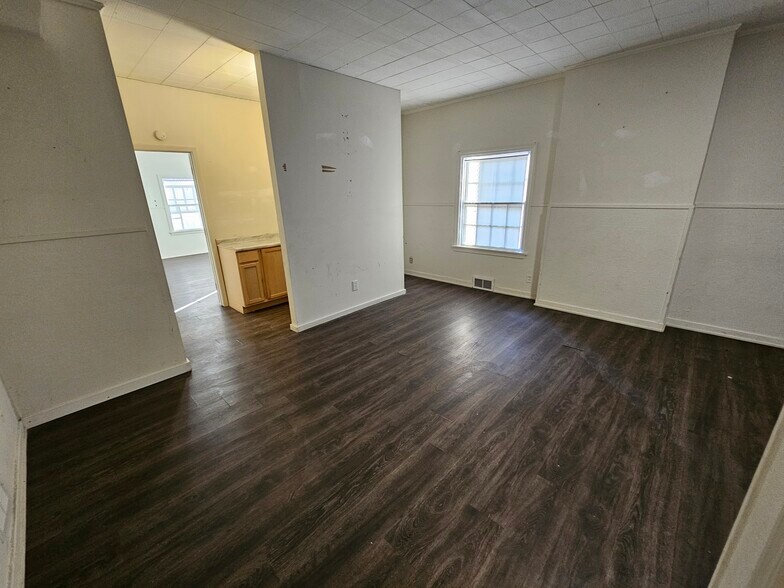 More Photos Of 2436 Central Pky, Cincinnati Loft Creative Space For Sale