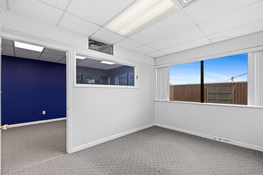 More Photos Of 29 Edison Ave, Oakland Warehouse For Lease