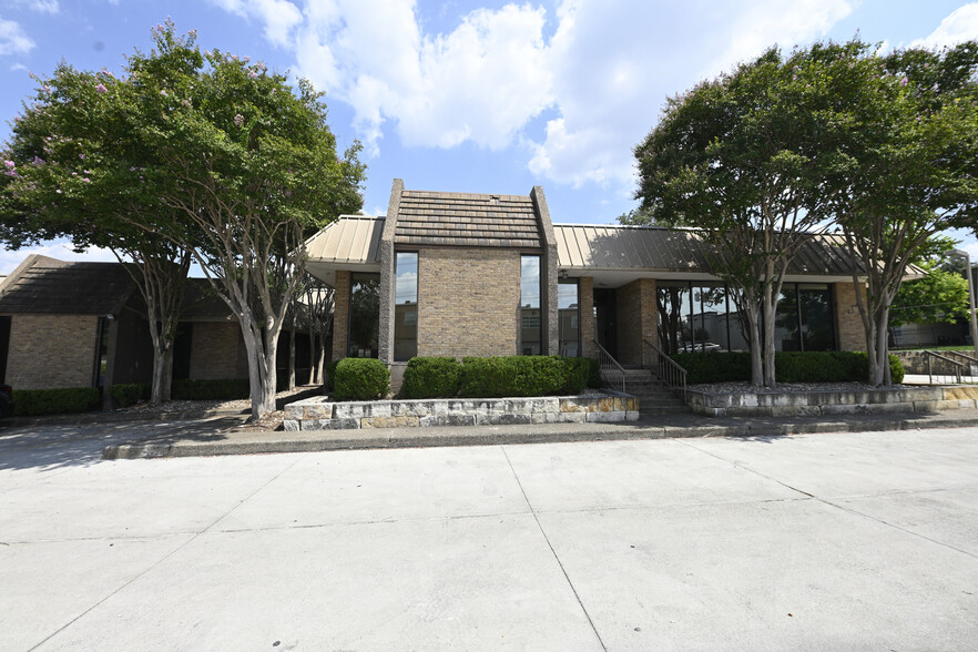 Primary Photo Of 4203-4211 Gardendale St, San Antonio Medical For Lease