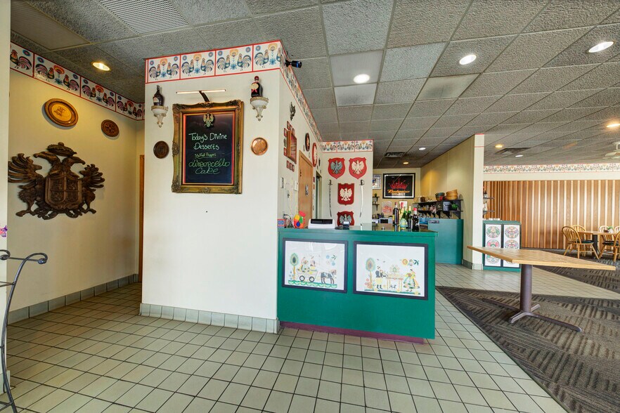 More Photos Of 1744 Biddle Ave, Wyandotte General Retail For Sale