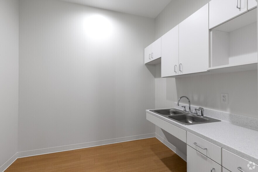 More Photos Of 1400 N Coit Rd, McKinney Unknown For Lease