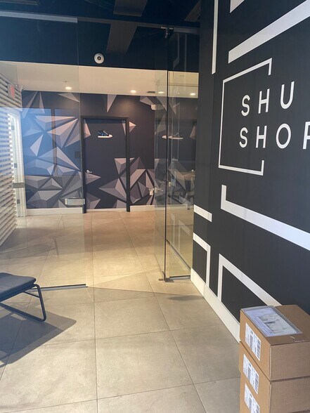 More Photos Of 10400 NW 33rd St, Miami Warehouse For Lease