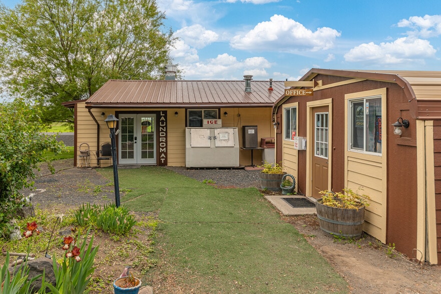More Photos Of 14 Portland St NW, Wilbur Trailer Camper Park For Sale