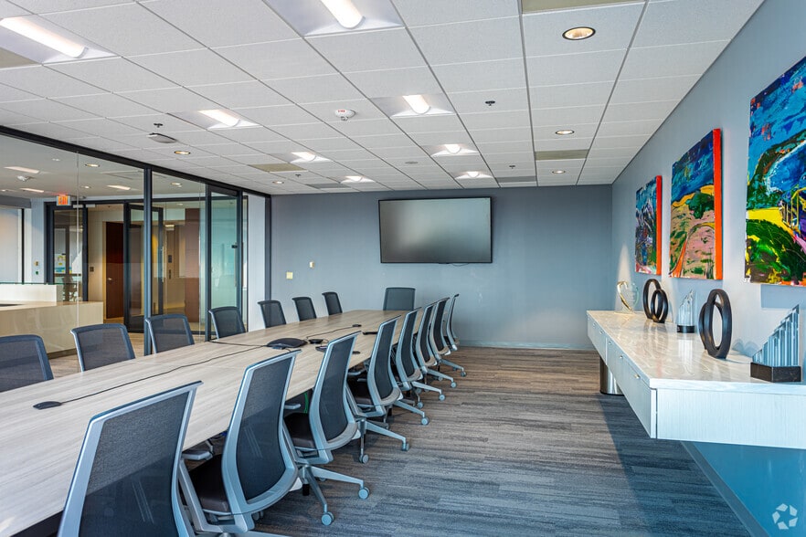 More Photos Of 2345 Grand Blvd, Kansas City Office For Sale
