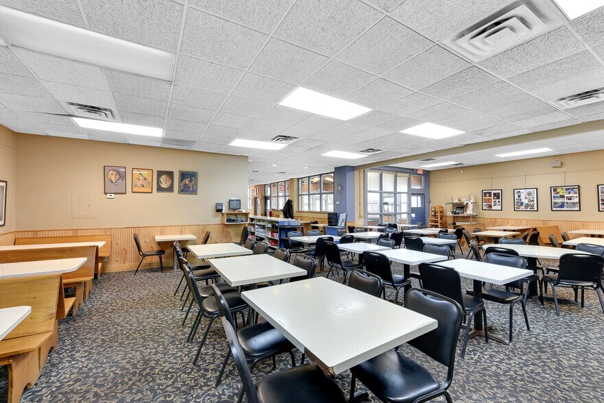 More Photos Of 2828 S Lyndale Ave, Minneapolis Restaurant For Sale