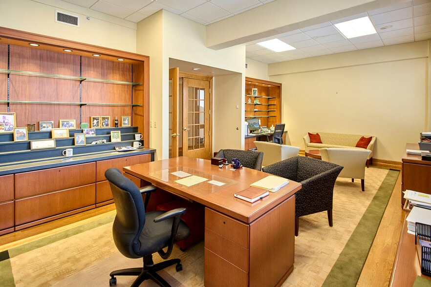 More Photos Of 240 Capitol St, Charleston Office For Sale
