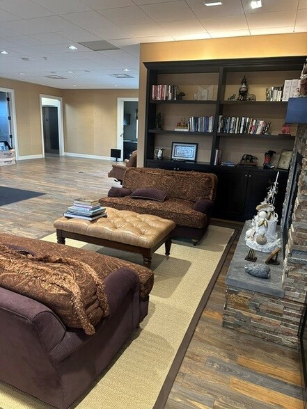 More Photos Of 6450 Sand Lake Rd, Dayton Office For Sale