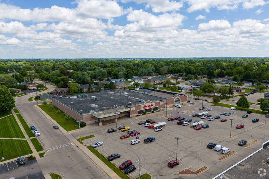 More Photos Of 1319-1413 Creston Park Dr, Janesville Storefront For Sale