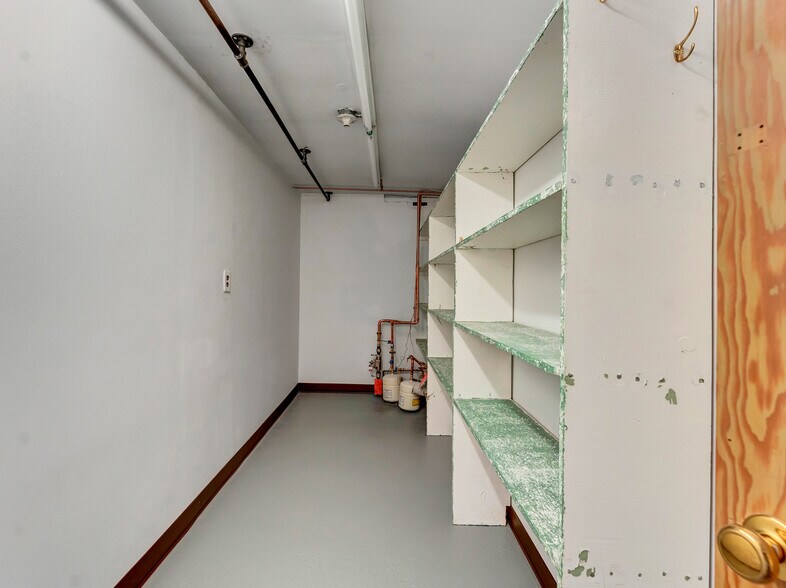 More Photos Of 622 3 St SE, Medicine Hat General Retail For Lease