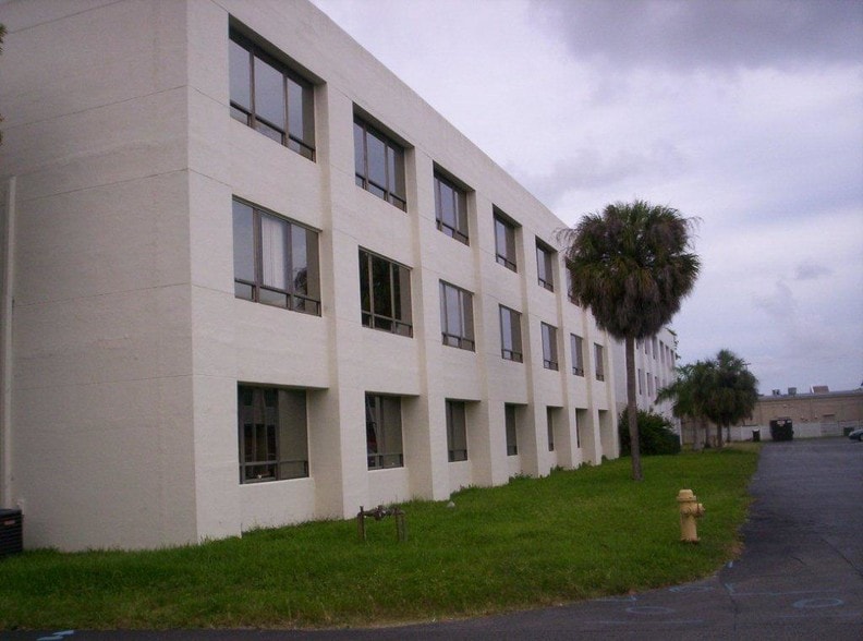 More Photos Of 8360 W Oakland Park Blvd, Sunrise Office For Lease