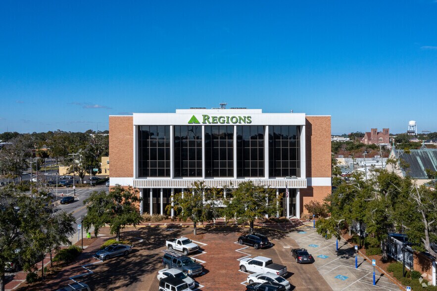 More Photos Of 70 N Baylen St, Pensacola Office For Lease