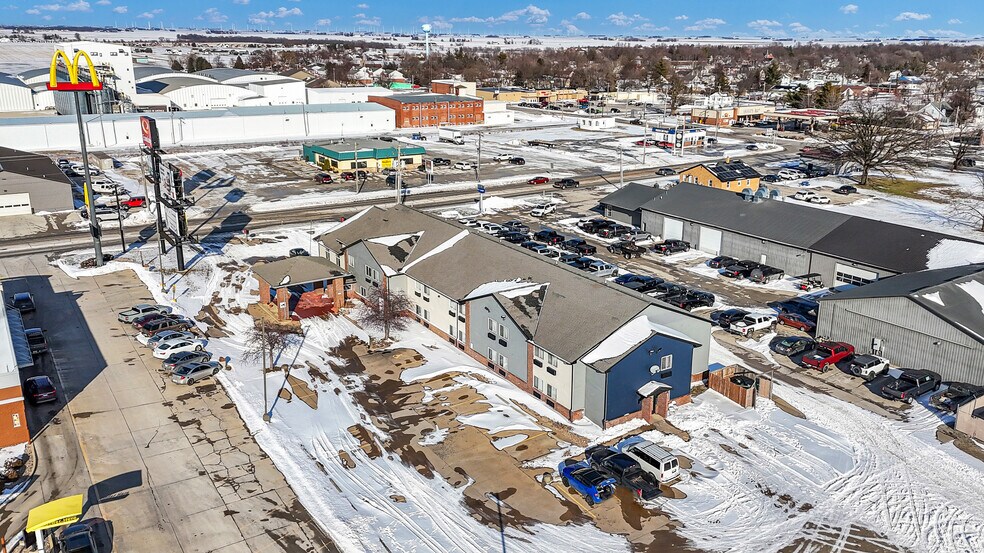 More Photos Of 630 W Main St, El Paso Hotel For Sale