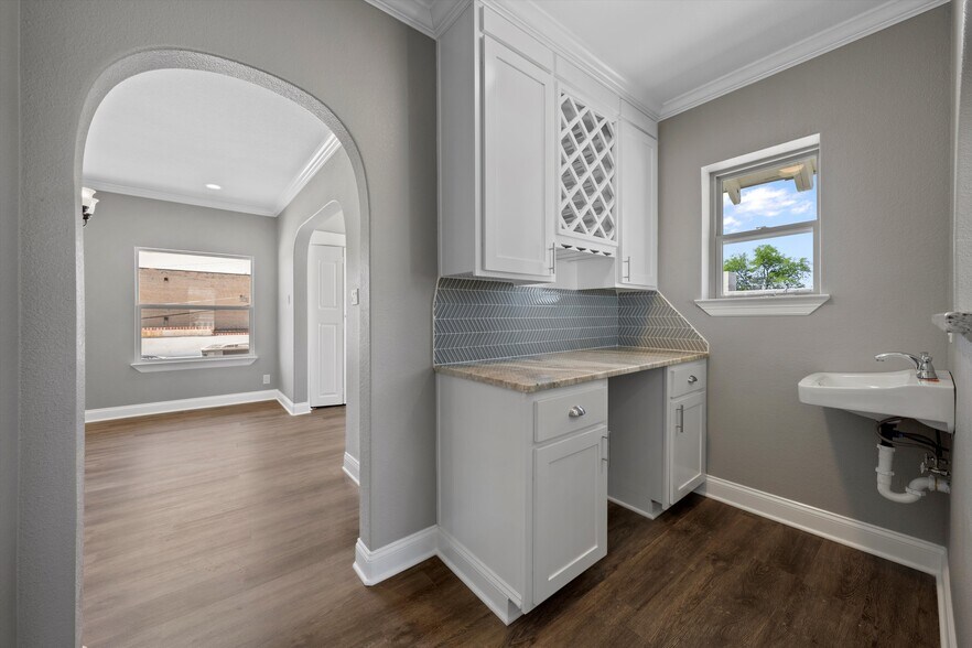 More Photos Of 521 N 18th St, Waco Office Residential For Sale