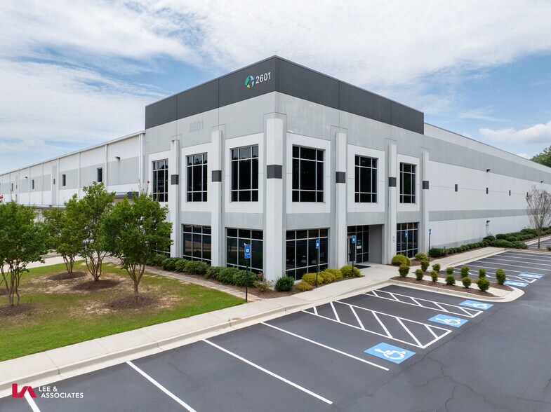 More Photos Of 2601 Skyview Dr, Lithia Springs Distribution For Lease