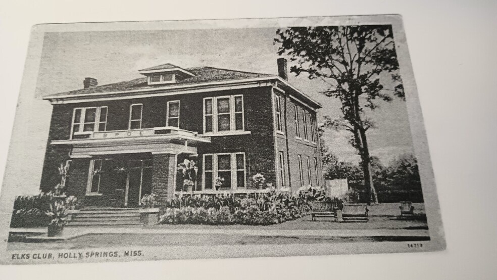 More Photos Of 158 E College Ave, Holly Springs Office For Sale