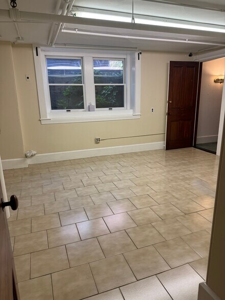 More Photos Of 202-204 Lafayette St, Salem Office Residential For Lease